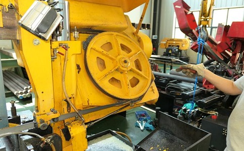 如何解决若尔盖卧式金属带锯床切削时出现的断带现象？